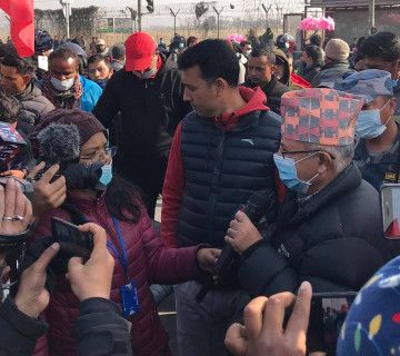 माफी माग्दै माधव नेपालले भने, 'संविधान नै मास्न खोजेपछि आमहडताल गर्न बाध्य भइयो' (भिडियोसहित)